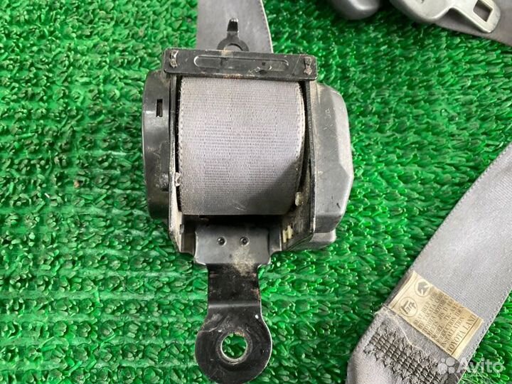 Ремень безопасности лев. зад. Toyota Land cruiser