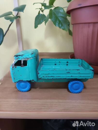 Игрушка грузовик УАЗ головастик. СССР