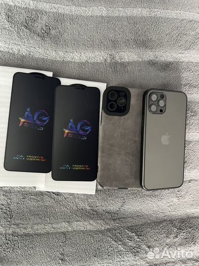 Чехлы и матовые стекла на iPhone 11 pro