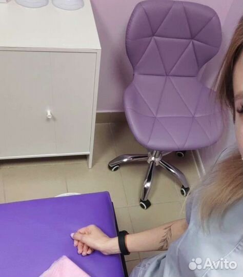 Стул на колесах для мастера