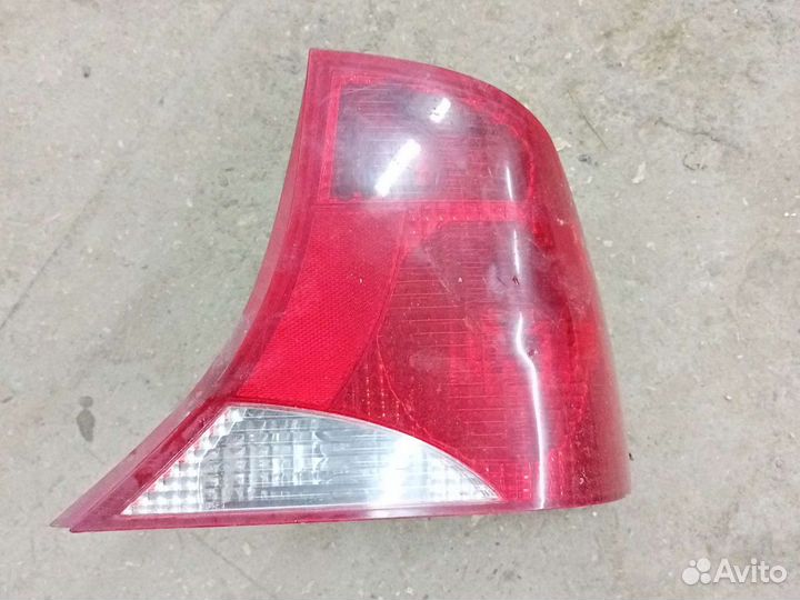 Фонарь задний правый фокус1 америка