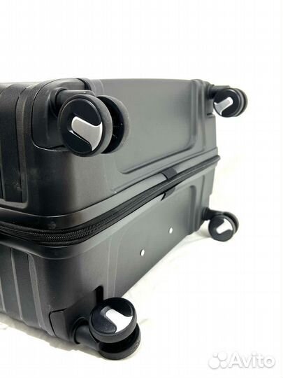 Чемодан из полипропилена черный