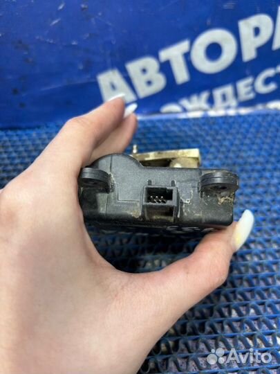 Моторчик заслонок отопителя Nissan Maxima A33