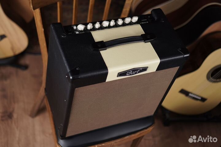 Гитарный комбик Cort CM30R BK