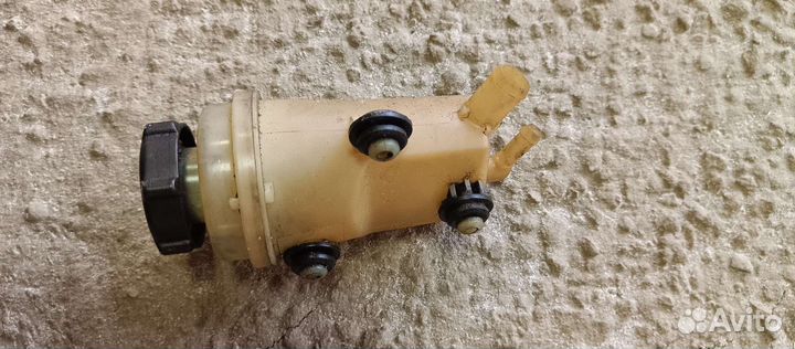 Бачок гура Ford Focus 1