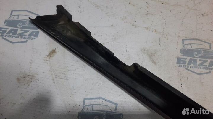 Уплотнитель стекла двери передний правый Bmw