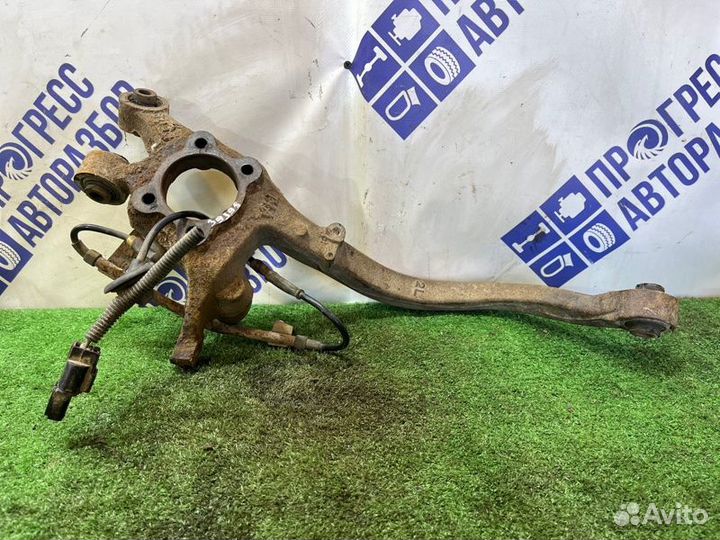 Кулак задний левый Mitsubishi Galant седан 2.0