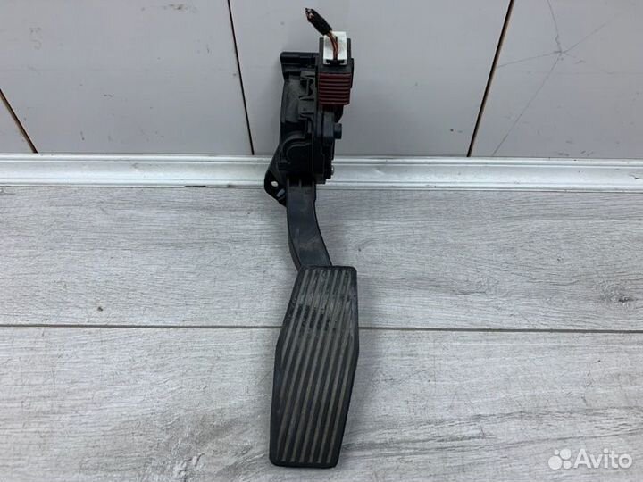 Педаль газа Opel Insignia универсал A 20 DTH 2009