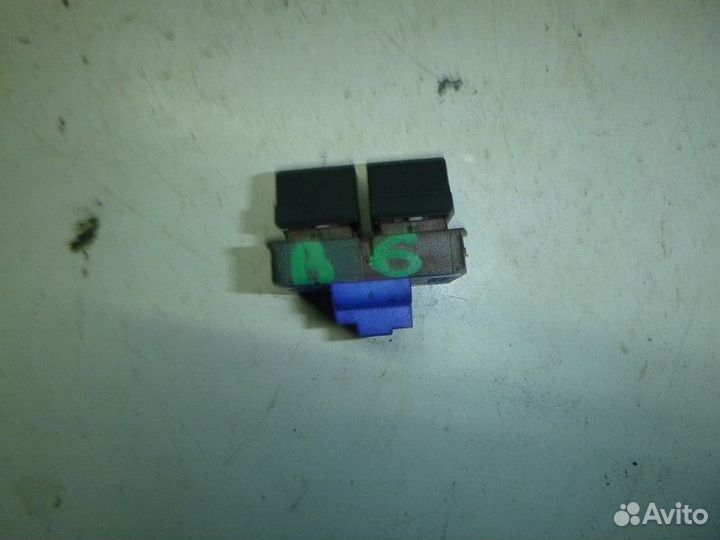 Кнопка открывания багажника Volkswagen passat B6 2