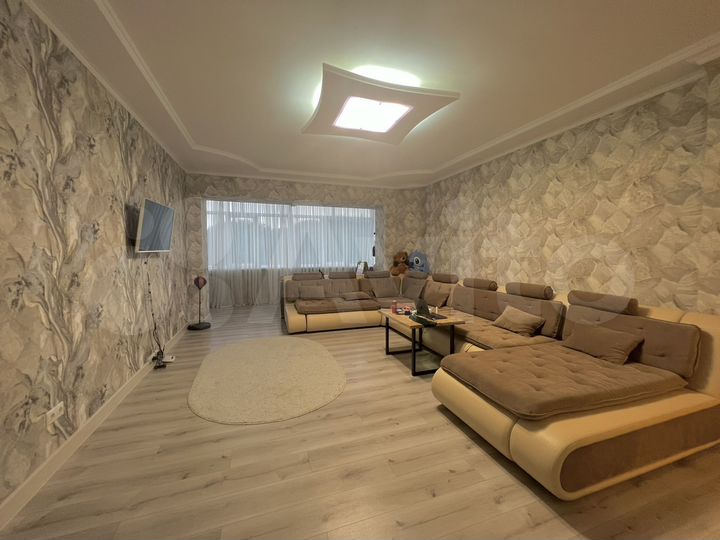 2-к. квартира, 88 м², 4/9 эт.