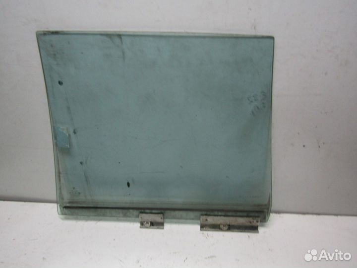 Стекло двери задней Прав. бмв 7 серия 1988г седан