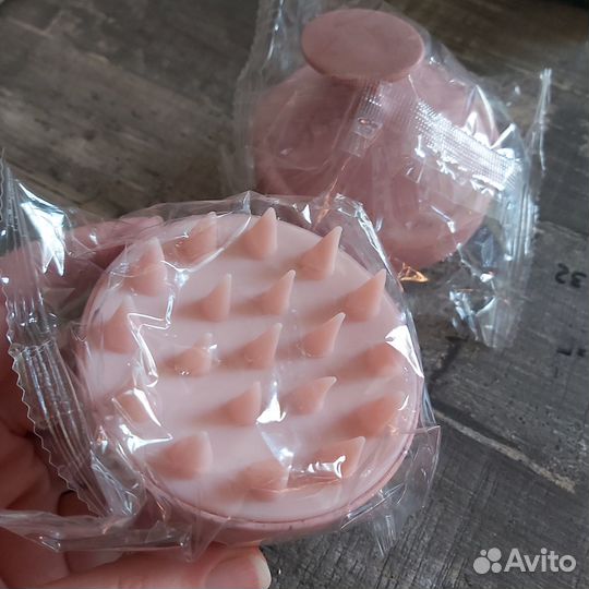 Патчи для глаз и массажная щетка для головы