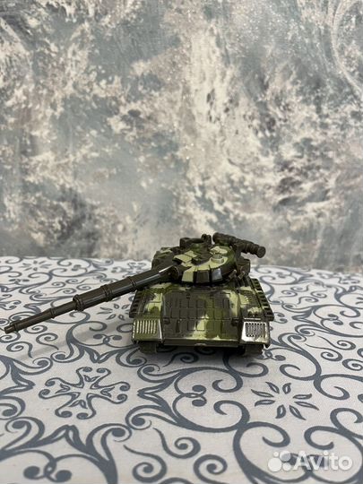 Игрушечный танк