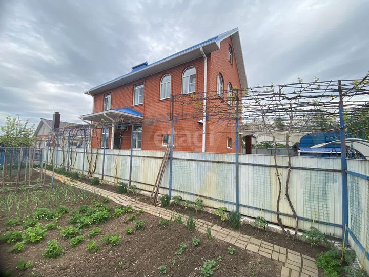 Дом 168,3 м² на участке 7,3 сот.