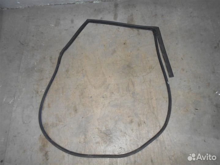 Уплотнитель двери задней правой от Mazda Mazda 3