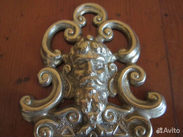 Бронзовый спичечник