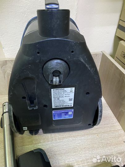 Пылесос с контейнером для пыли Samsung SC18M3120VU