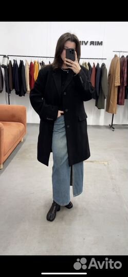 Пальто в черном цвете швейцарского бренда Biaggini