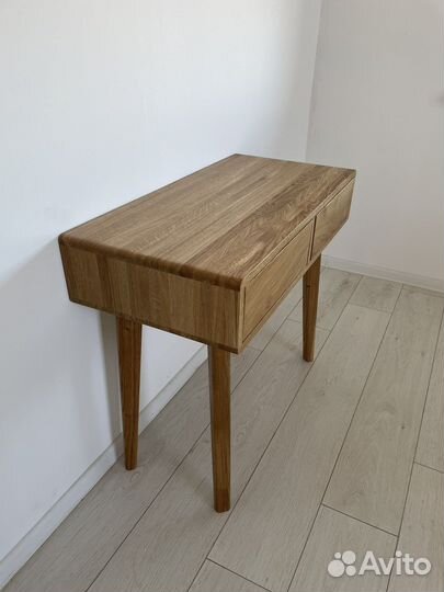 Консольный столик из массива дуба