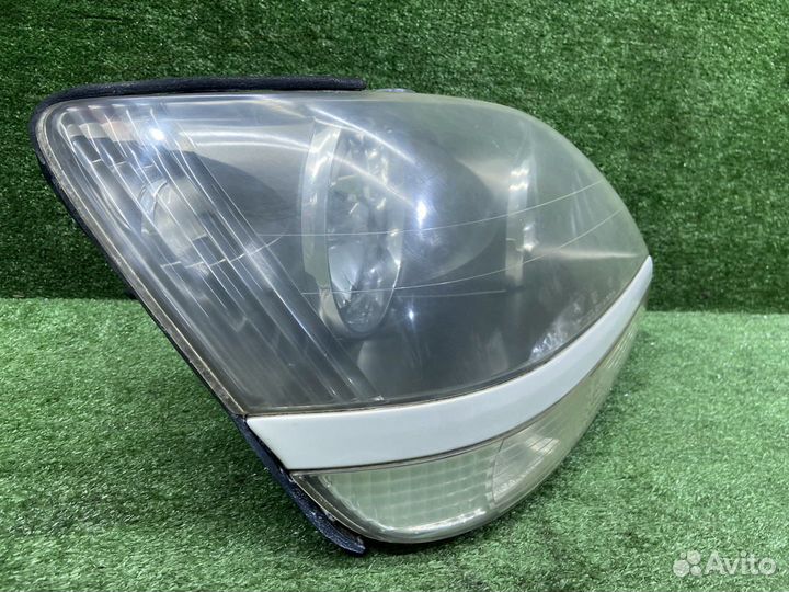 Фара toyota harrier MCU10 R 1 998 Право