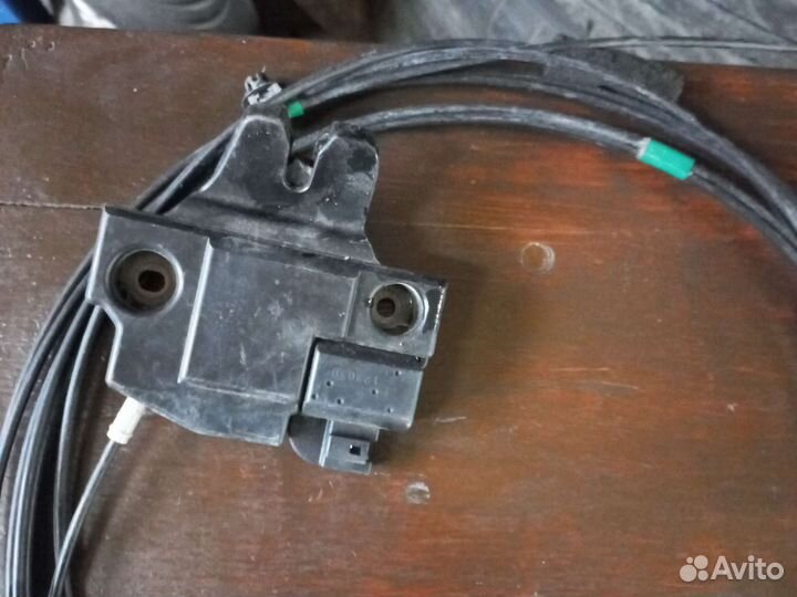 Замок крышки багажника Toyota Camry V55 V50 11-17