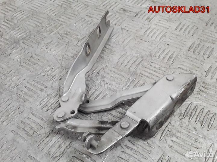 Петля капота левая Volkswagen Golf 5 1K0823301C