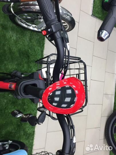 Шикарный Электроскутер с педалями