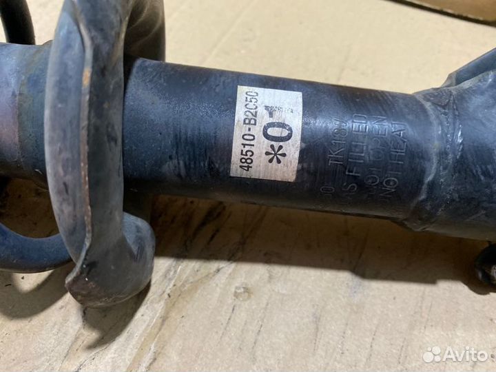 Стойка подвески передняя Daihatsu Tanto LA600S