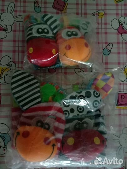 Носки и браслеты с погремушкой