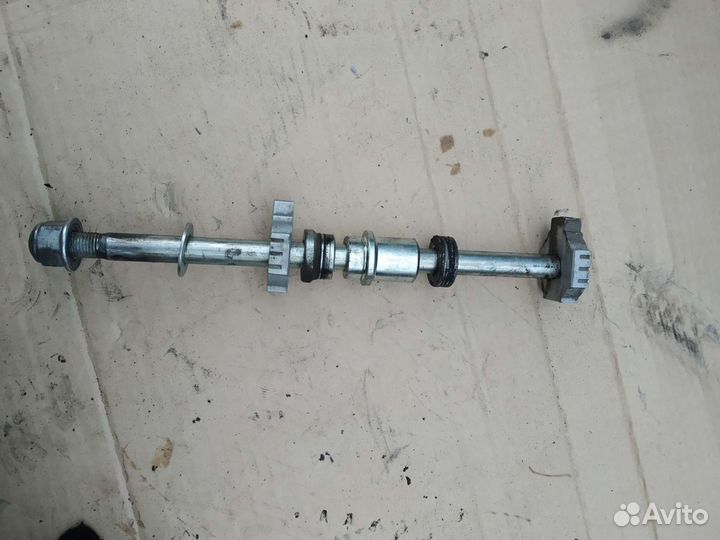 Ось задняя ktm duke 200