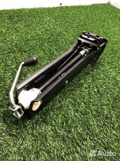 Домкрат Volkswagen Passat B7 362 cfgb 2012