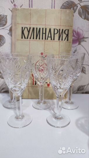 Посуда СССР: хрустальные рюмки на ножке и т.д