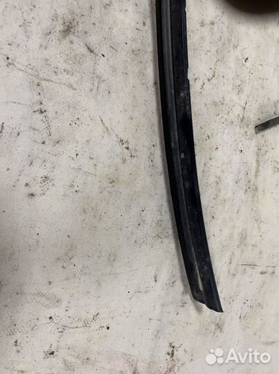 Уплотнительная резинка заднего стекла Lancer 9