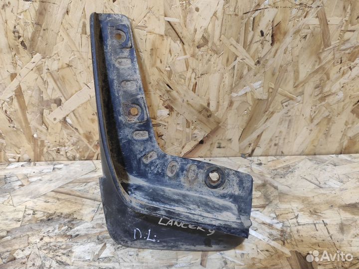 Брызговик передний левый Mitsubishi Lancer 9