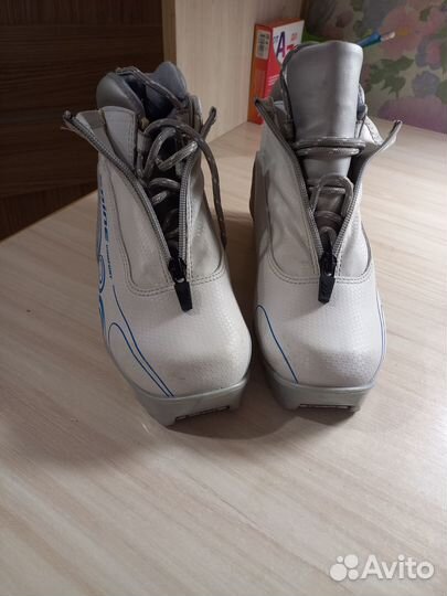 Лыжные ботинки 35 р