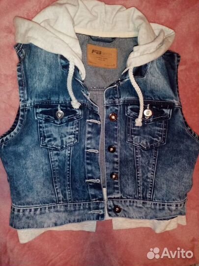 Безрукавка джинсовая