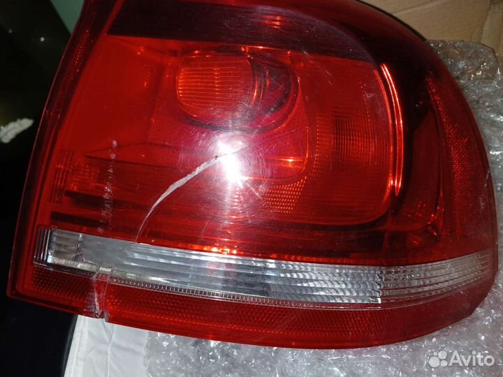 Задний правый фонарь в крылеVolkswagen Touapeg