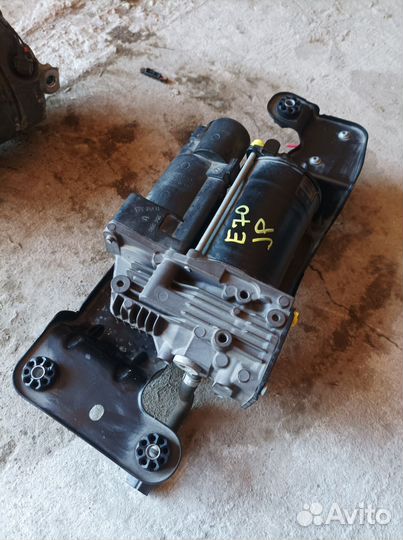 Компрессор пневма BMW X5 E70