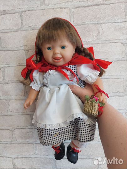 Кукла испанская красная шапочка новая
