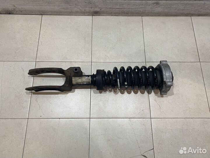 Стойка передняя правая Volkswagen Touareg 02-10