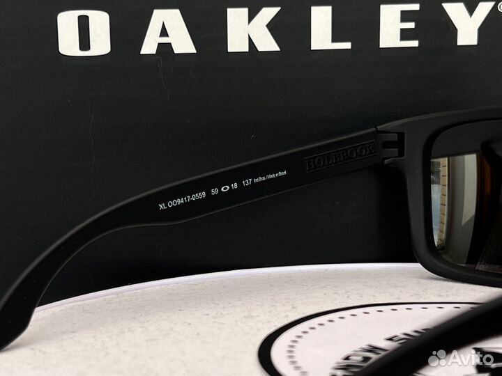 Солнцезащитные очки Oakley Holbrook XL Black