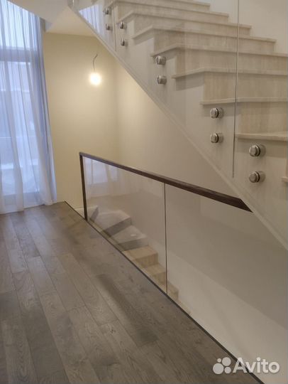 Стеклянные ограждения, перила для лестницы