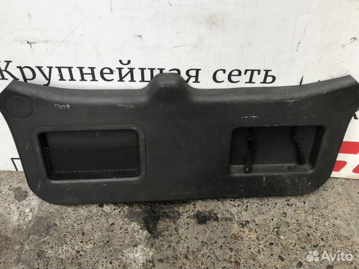 Обшивка двери багажника Nissan Pathfinder