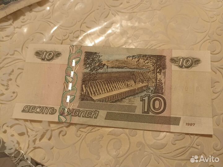 Продаю две советских купюр и две новых купюр