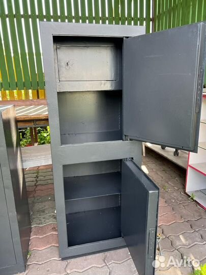 Сейф металлический