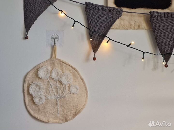 Настенное панно: ковровая вышивка, лён