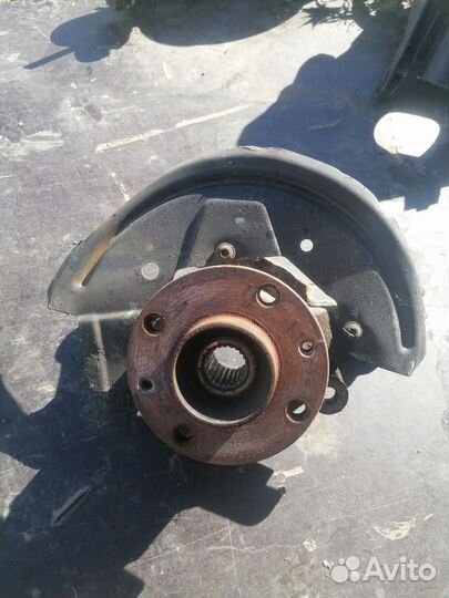 Кулак поворотный передний правый Renault Logan