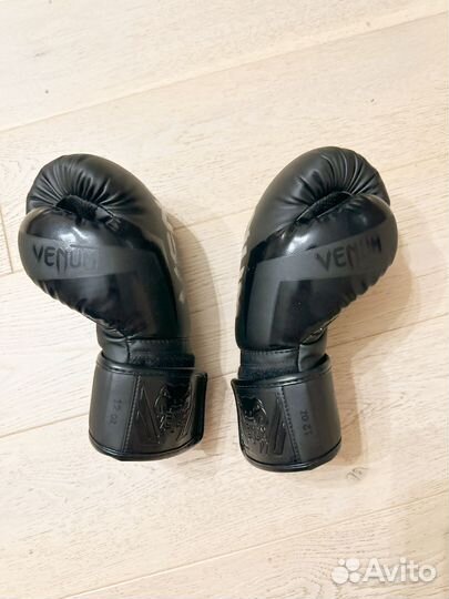 Боксерские перчатки от фирмы Venum (размер - 12oz)