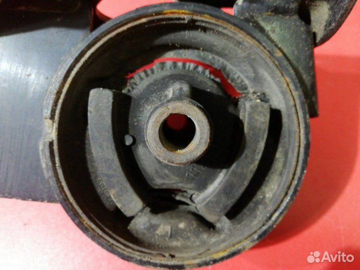 Подушка двигателя передняя левая Nissan Wingroad