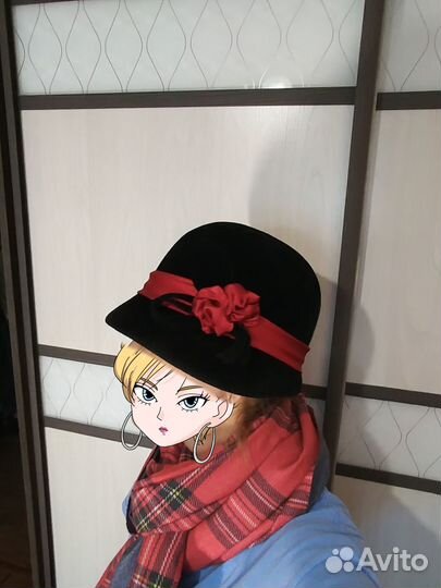 Бархатная женская шляпа